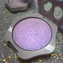 Load image into Gallery viewer, Halloween Magic - Purrfect Glow Highlighter