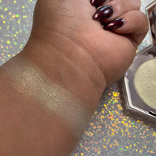 Load image into Gallery viewer, Snake in the Grass - Purrfect Glow Highlighter